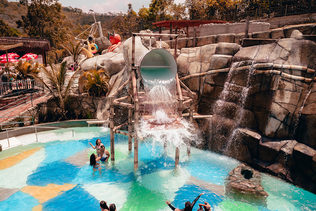 Dia com a família no: Águas correntes Park. 